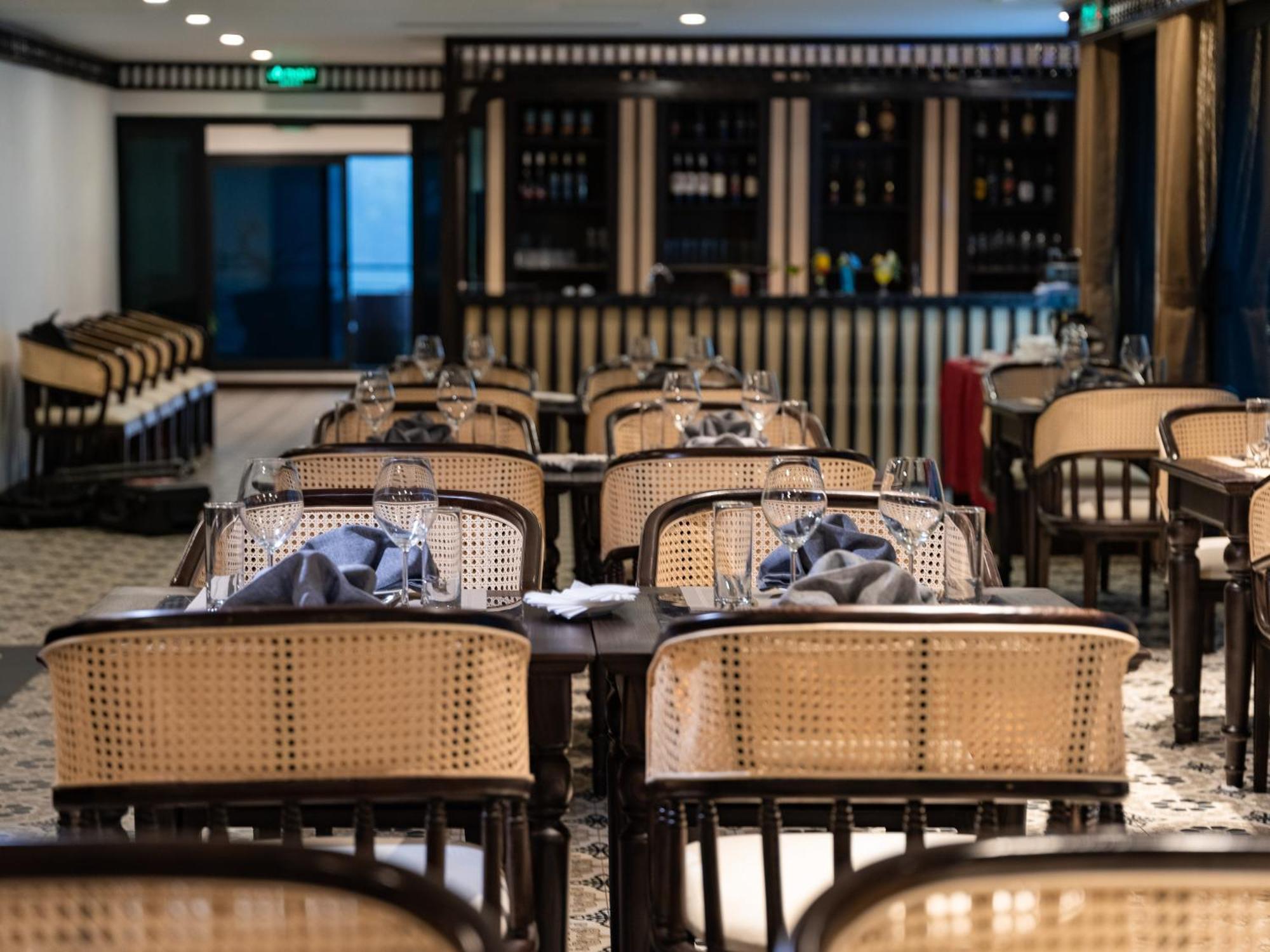 Era Premium Cruises Halong Hotell Ha Long Exteriör bild