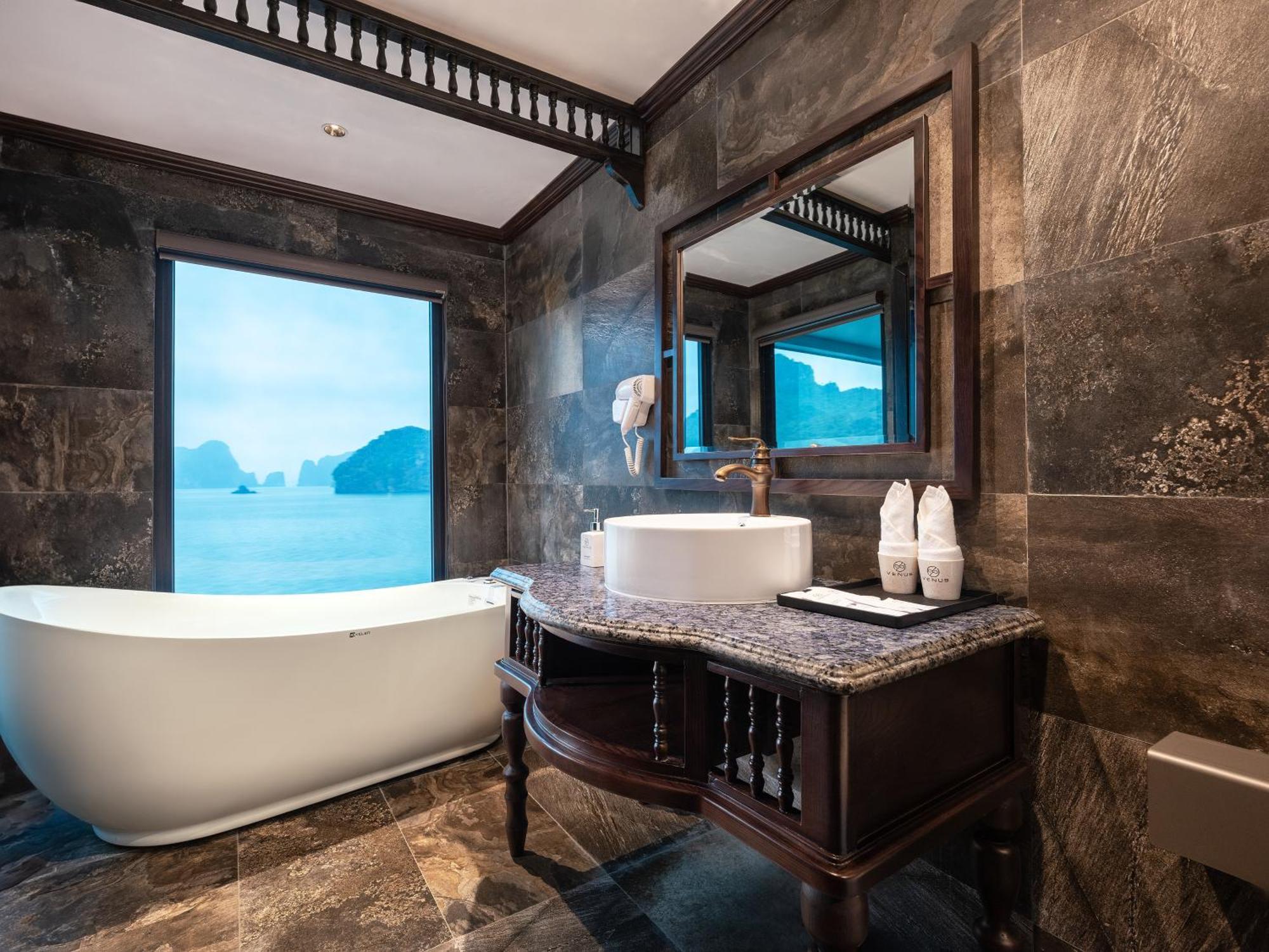 Era Premium Cruises Halong Hotell Ha Long Exteriör bild